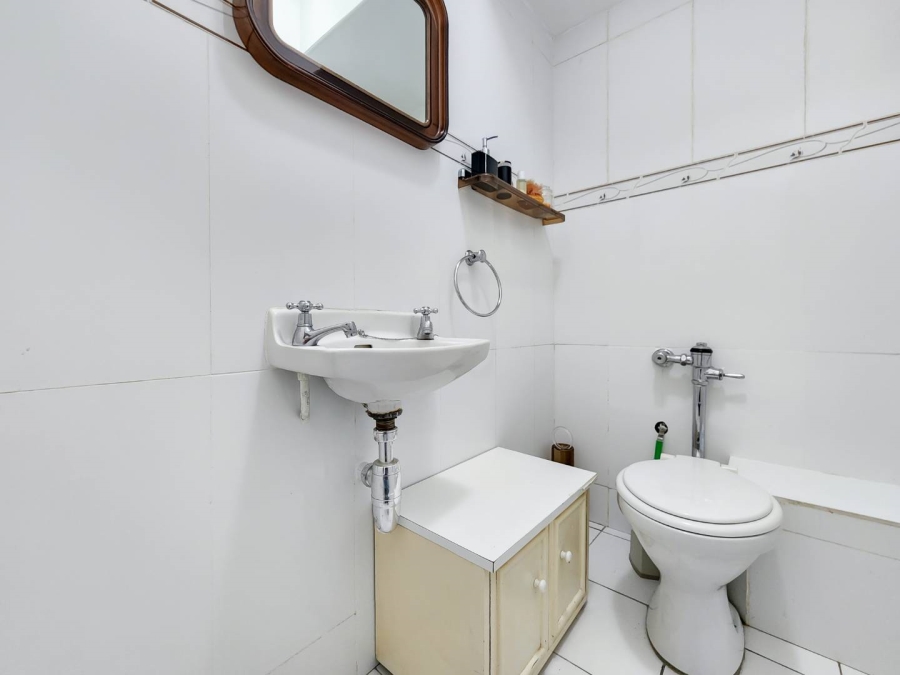 3 Bedroom Property for Sale in Sea Point Western Cape